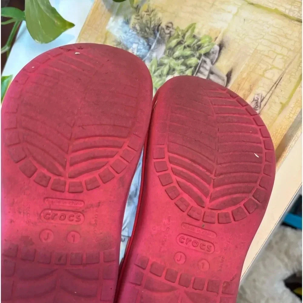 Pink crocs J1